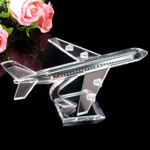 Modelos de aviones de cristal como regalos de graduación para maestros